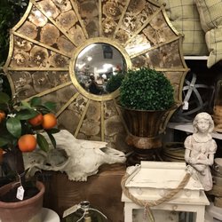 Minkology - This mirror is just gorgeous!
