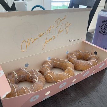 Mochinut - Taro Churro mochi donuts and Ube drink with boba - Donuts Near Me - Austin, Texas