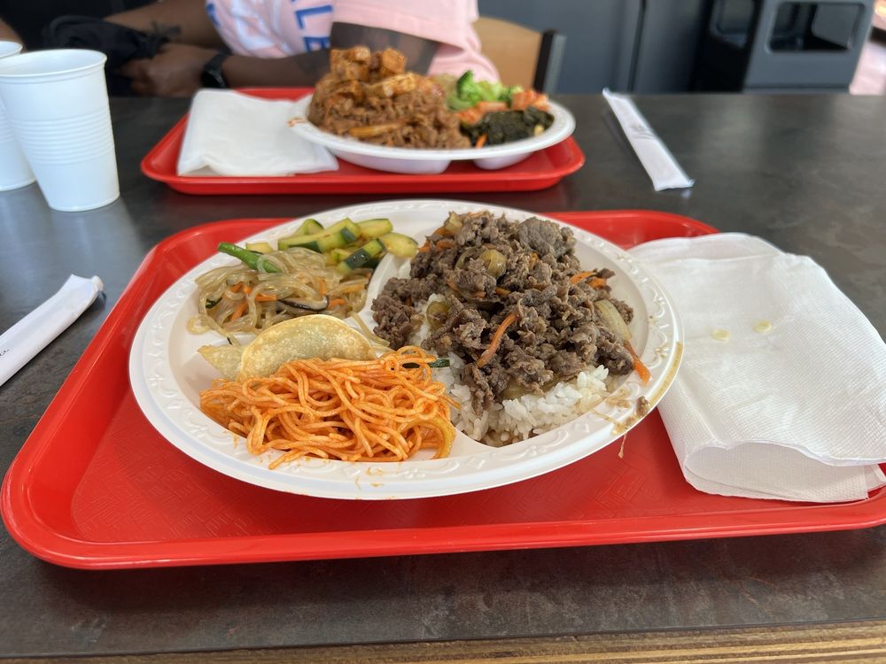 Woo's Kitchen Korean Grill Express Logo