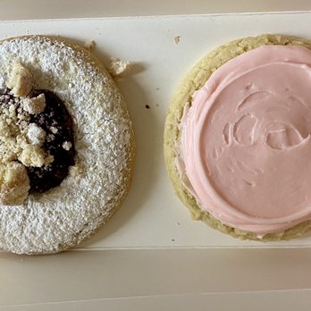 Crumbl - Cranberry Township - Raspberry Doughnut cookie and Classic Pink Sugar cookie - Bakeries Near Me - Cranberry Township, Pennsylvania Crumbl - Cranberry Township - Raspberry Doughnut cookie and Classic Pink Sugar cookie - Bakeries Near Me - Cranberry Township, Pennsylvania