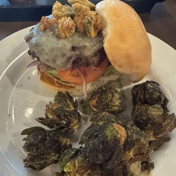 Red Board Tavern and Table - Burger with crispy jalapeños - New American Near Me - Navasota, Texas
