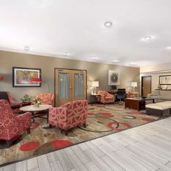 Best Western Plus Eagleridge Inn & Suites - Lobby