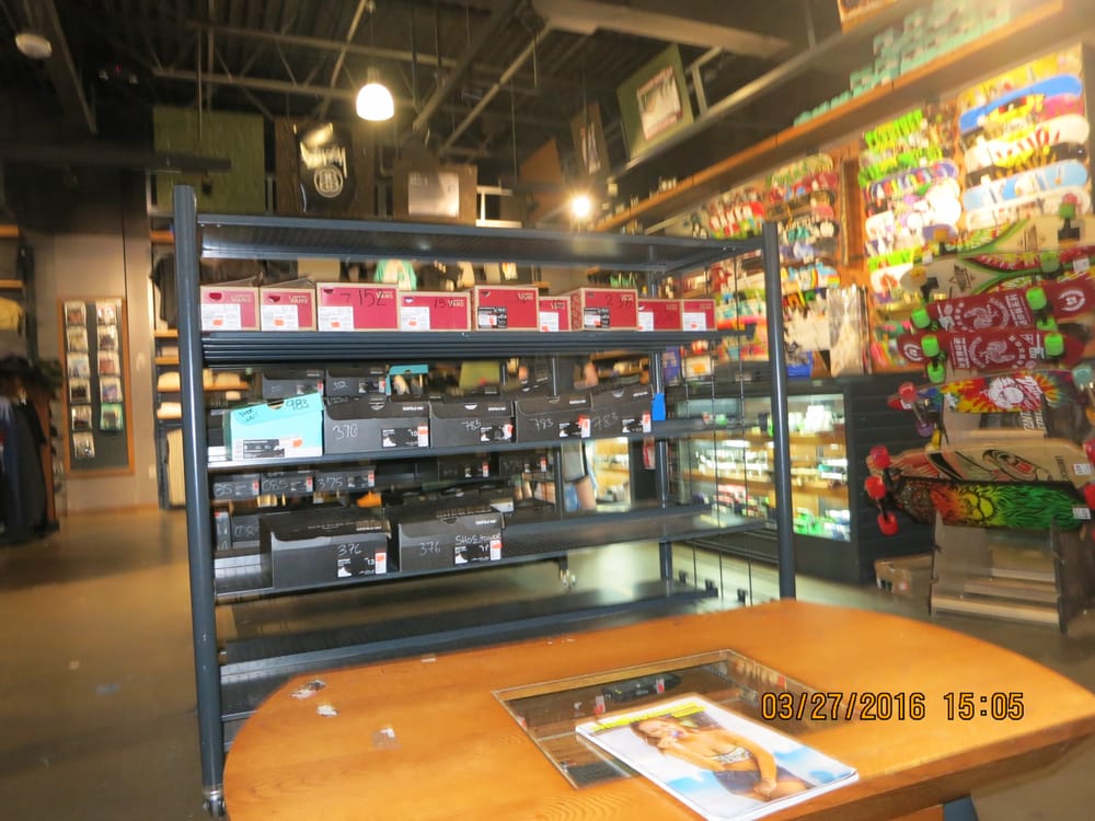 ZUMIEZ Updated June 2024 241 Fort Evans Rd NE, Leesburg, Virginia