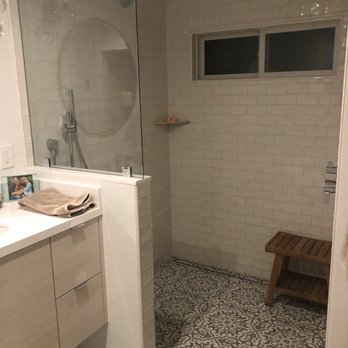 Jemstone Construction - a bathroom with a shower and bench - General Contractors Near Me - Redwood City, California Jemstone Construction - a bathroom with a shower and bench - General Contractors Near Me - Redwood City, California