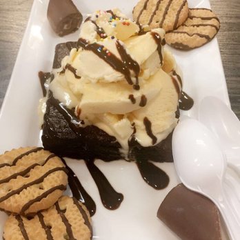 Burritos Aida - Brownie with vanilla ice cream definitely a must try! - Mexican Near Me - Chicago, Illinois