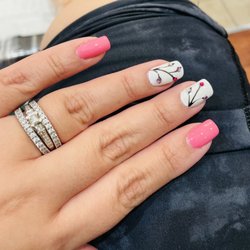 Claudia’s Nails & Spa
