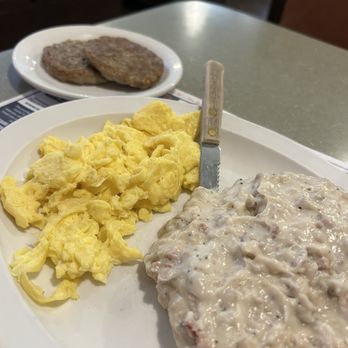 Mr T's Family Restaurant - Yummy biscuits & gravy! - Pizza Near Me - Iron River, Michigan