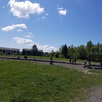 Grandview Off Leash Park - Big fields to run around and enjoy the weather :3 - Dog Parks Near Me - SeaTac, Washington