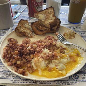 Shyrl's Diner - Corn beef hash and eggs with homemade bread - Diners Near Me - West Lebanon, New Hampshire Shyrl's Diner - Corn beef hash and eggs with homemade bread - Diners Near Me - West Lebanon, New Hampshire