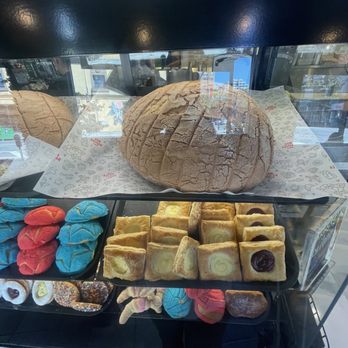 Con Azucar Cafe - Concha XL - Coffee & Tea Near Me - San Jose, California Con Azucar Cafe - Concha XL - Coffee & Tea Near Me - San Jose, California