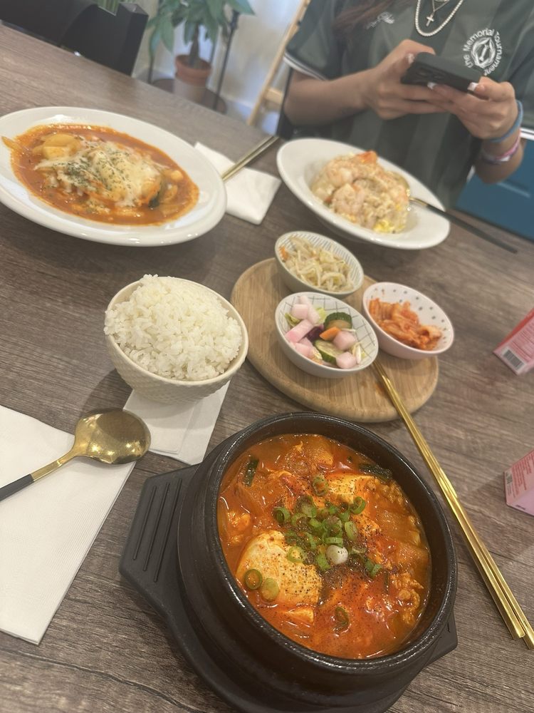 Korean BBQ Restaurant - Photo 2