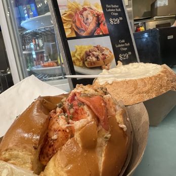 The Oyster Bar - Lobster roll, clam chowder bread bowl - Seafood Near Me - Boston, Massachusetts The Oyster Bar - Lobster roll, clam chowder bread bowl - Seafood Near Me - Boston, Massachusetts