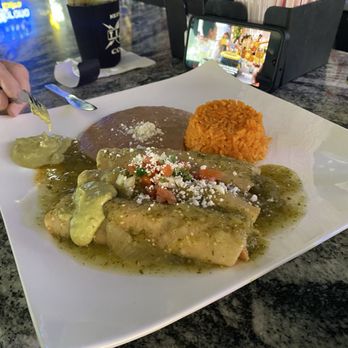 Jhonny's Mexican Restaurant - Green Tomatillo Enchilada Lunch - Mexican Near Me - Garland, Texas