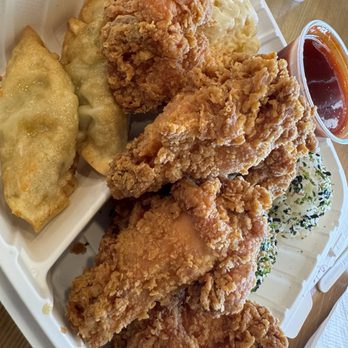 bb.q Chicken - Golden fried spicy chicken plate w/ Mac salad and hot spicy sauce - Chicken Wings Near Me - Aiea, Hawaii