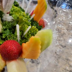 Edible Arrangements - Both cantaloupe and honey dew was hard and had no taste.