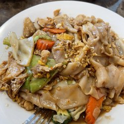 Stadium Thai - ST2. Chicken Phad See Ew