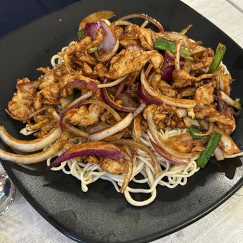 Noodles & Dumplings - Mongolian Chicken with noodles - Noodles Near Me - El Paso, Texas