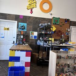 Bricks & Minifigs - Portland, OR