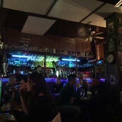 Titanic Pub - Bancone e spille