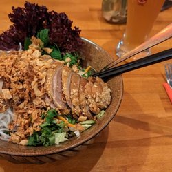 Huong Viet - Dachte immer, Stäbchen ins essen stecken bringt Pech. (No more bad luck if u put your chopsticks into your food like this ?)