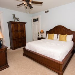 Levi Deal Mansion - Josephine's room, king luxury.