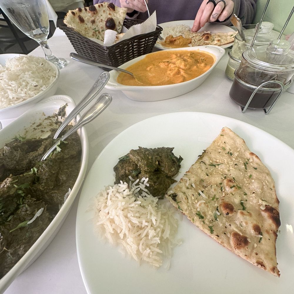 Lamb Saag, Vegetable Korma, Garlic Naan, Rice.