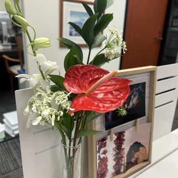 Flowers For You - Desk flowers - Florists Near Me - Honolulu, Hawaii Flowers For You - Desk flowers - Florists Near Me - Honolulu, Hawaii