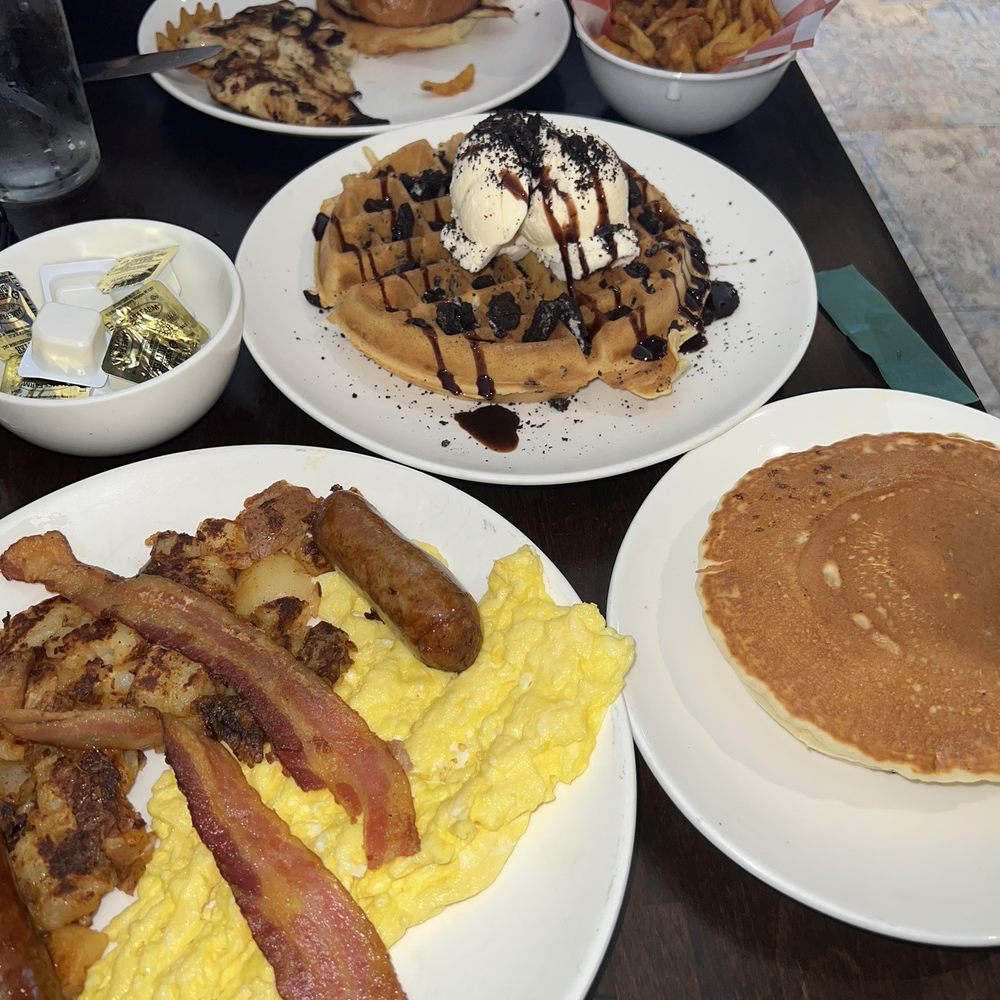 Runway Diner - Diners Near Me - South Hackensack, New Jersey