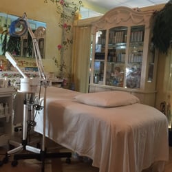 Ji's Skin Care - Very cozy and relaxing. I love coming here.