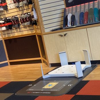 Red Wing - 3D foot imaging for better shoe fitting - Shoe Stores Near Me - Emeryville, California