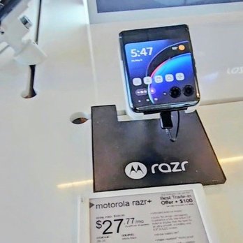 Spectrum - Spectrum Mobile - Altamonte Springs - Motorola Razr+ - Internet Service Providers Near Me - Altamonte Springs, Florida Spectrum - Spectrum Mobile - Altamonte Springs - Motorola Razr+ - Internet Service Providers Near Me - Altamonte Springs, Florida