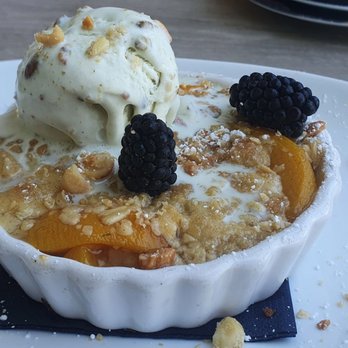 Oceanic - Peach cobbler with icecream - Seafood Near Me - Pompano Beach, Florida