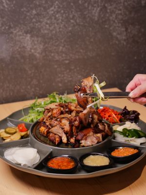 The One Jokbal 더 원 족발 by null