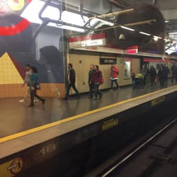 Metro Los Leones - Anden dirección poniente