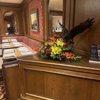 Hathaway's Restaurant & Lounge - Dining Room Interior - New American Near Me - Cheyenne, Wyoming