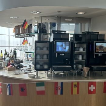 Lufthansa Senator Lounge - Full bar and coffee - Airport Lounges Near Me - Detroit, Michigan