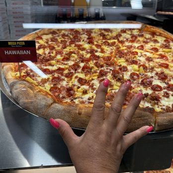 Mega Pizza - The size of the pizza is huge. Enough for 2 - Pizza Near Me - Miami Beach, Florida