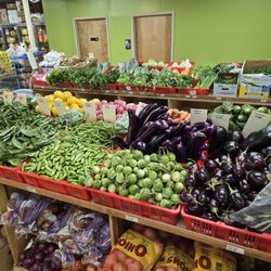 Aladdin Market and Restaurant - Fresh produce, look at those vibrant colors!