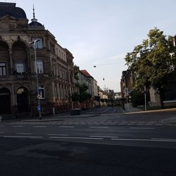 Hotel Central - Öffentliches Parkhaus (rechts) ca 450 m vom Hotel entfernt