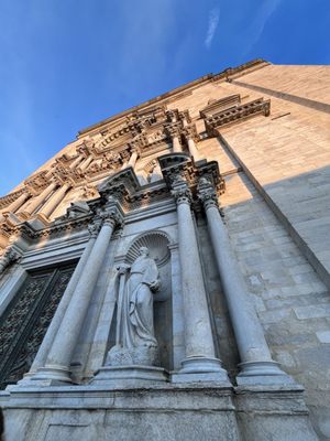 洋書 La Catedral de Girona Girona Cathedral - History and Facts | History Hit