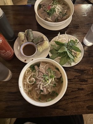 Le’s Vietnamese Restaurant by null