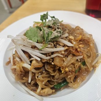 Yu De Thai Restaurant - Chicken  Pad Thai - Thai Near Me - Sparks, Nevada