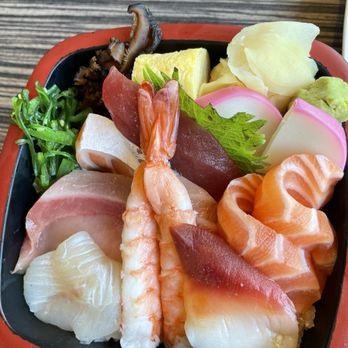 Sushi Tomi - Chirashi bowl - Sushi Bars Near Me - Mountain View, California Sushi Tomi - Chirashi bowl - Sushi Bars Near Me - Mountain View, California