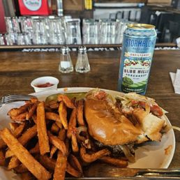Burger, sweet potato fries, Cider Burger, sweet potato fries, Cider