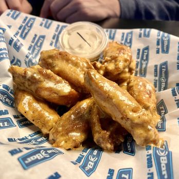 The Bar - Holmgren Way - 10 Count Traditional Wings....Garlic Parmesan/3 Alarm - American Near Me - Green Bay, Wisconsin The Bar - Holmgren Way - 10 Count Traditional Wings....Garlic Parmesan/3 Alarm - American Near Me - Green Bay, Wisconsin