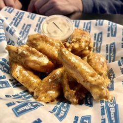 The Bar - Holmgren Way - 10 Count Traditional Wings....Garlic Parmesan/3 Alarm