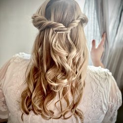 MCA Shear Beauty - #bridalhair #bridalstyling #weddinghair #updo #modernsalon #hairdresser #hairlove #hairlife #weddingupdo #weddinghair #bride
