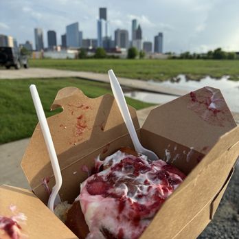 Shakkar - strawberry and cream cinnamon roll - Bakeries Near Me - Houston, Texas
