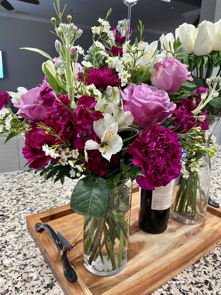 THE ROYAL KIOSK Updated June 2024 26 Photos & 14 Reviews Selma, North Carolina Florists