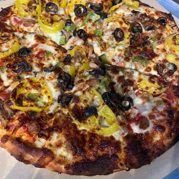 Missing Falls Brewery - Deluxe pizza - Breweries Near Me - Akron, Ohio
